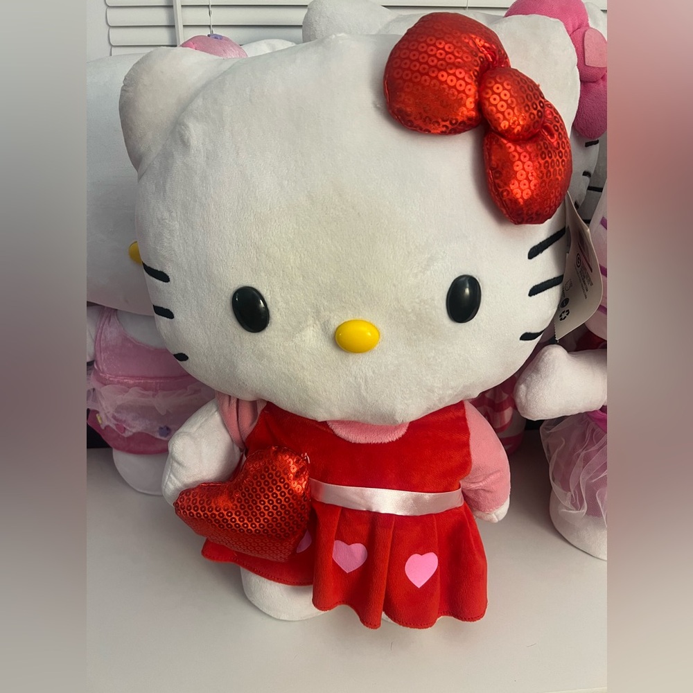 Hello kitty Valentine’s Day greeter 2016 nwt